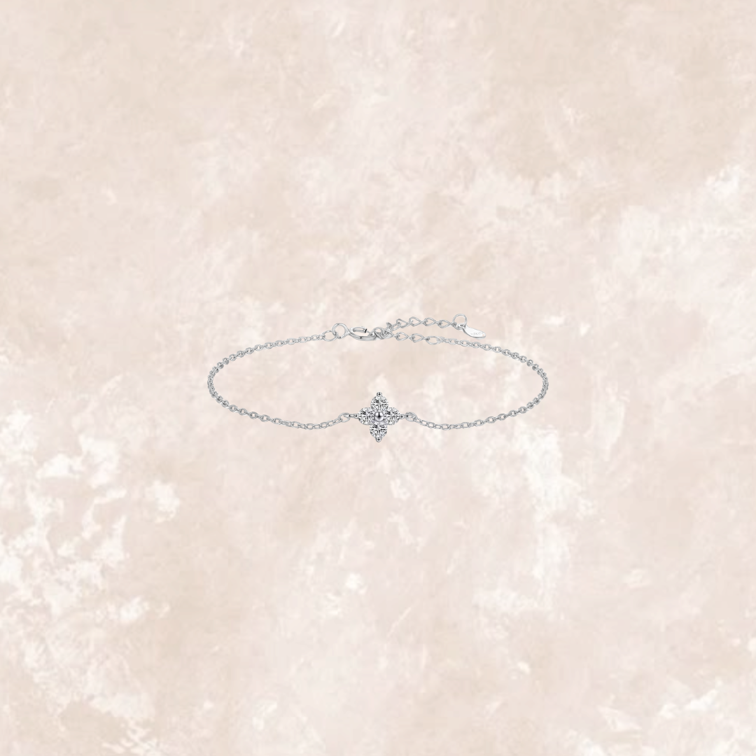 Luna Dainty Clover Bracelet