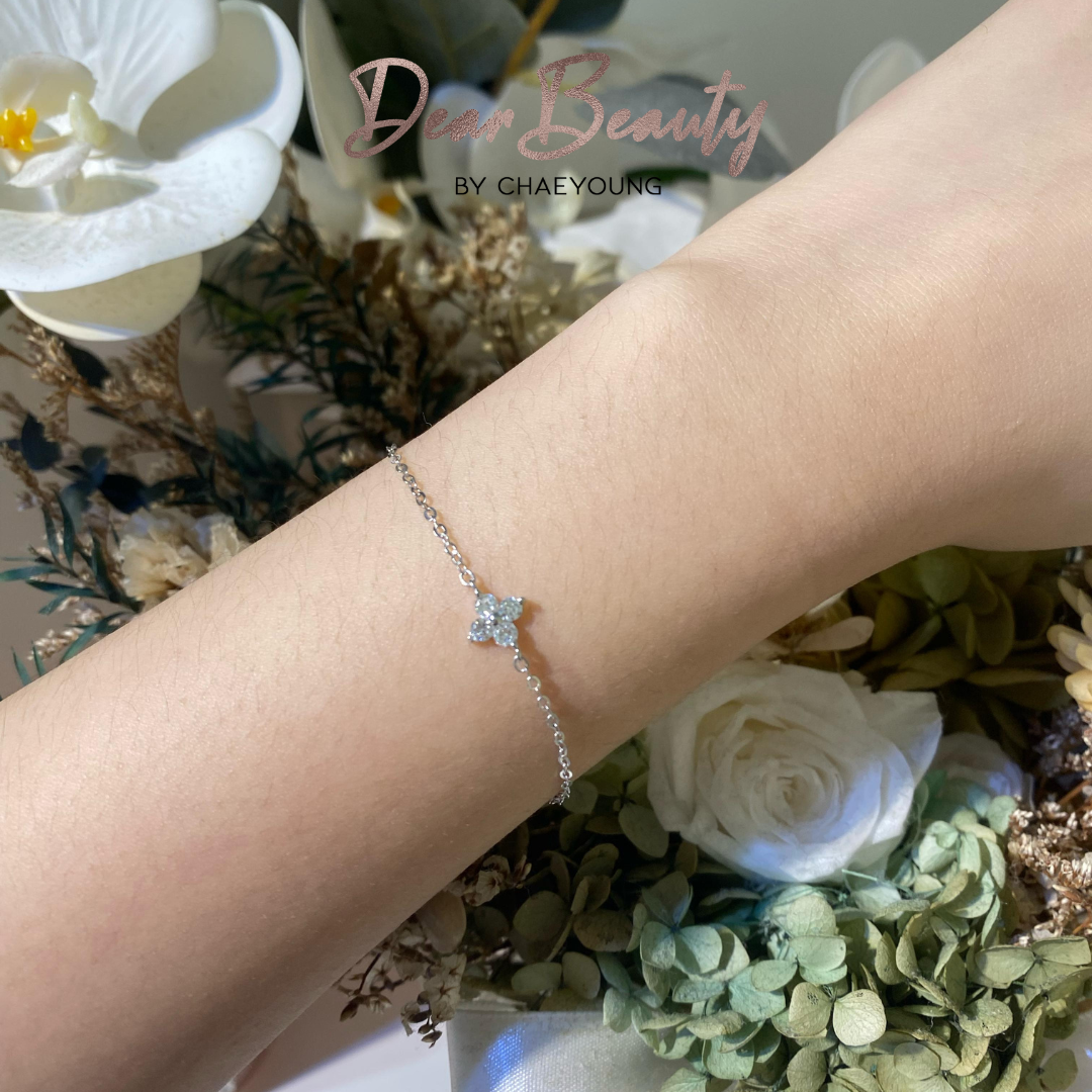 Luna Dainty Clover Bracelet