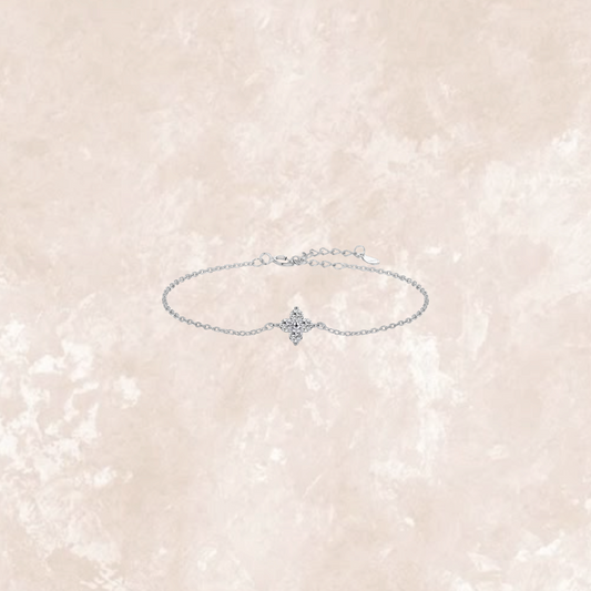 Luna Dainty Clover Bracelet