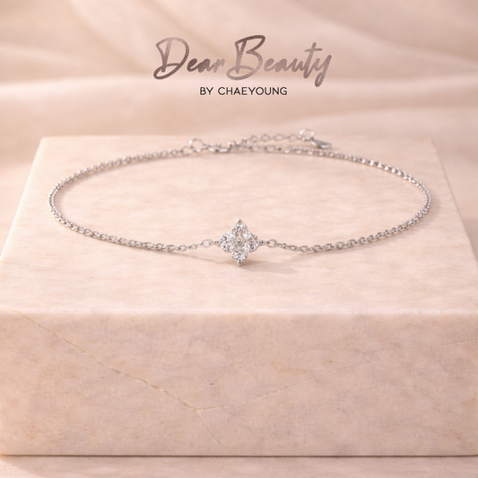 Luna Dainty Clover Bracelet