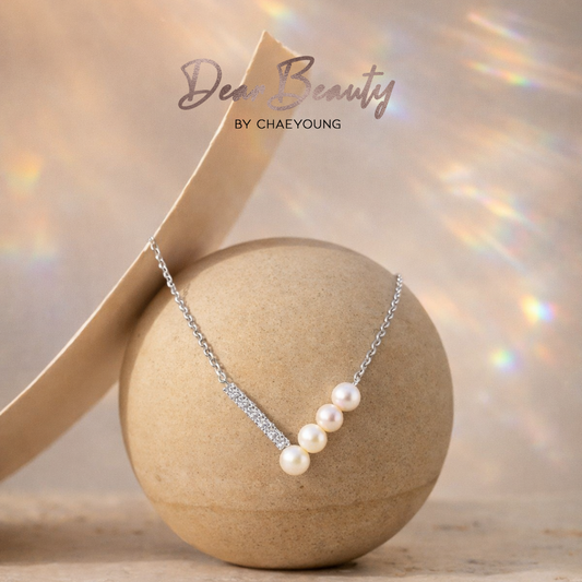 Maple V Pearl Necklace