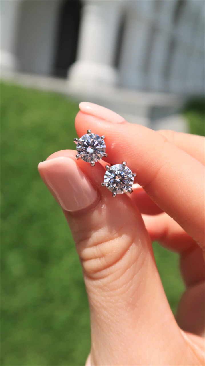Martini Solitaire Studs (0.3 Carat - 2 Carat)