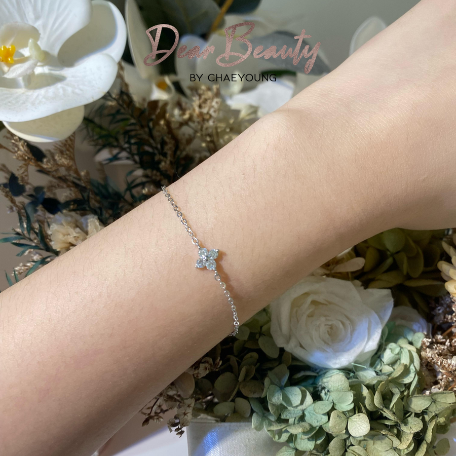 Luna Dainty Clover Bracelet